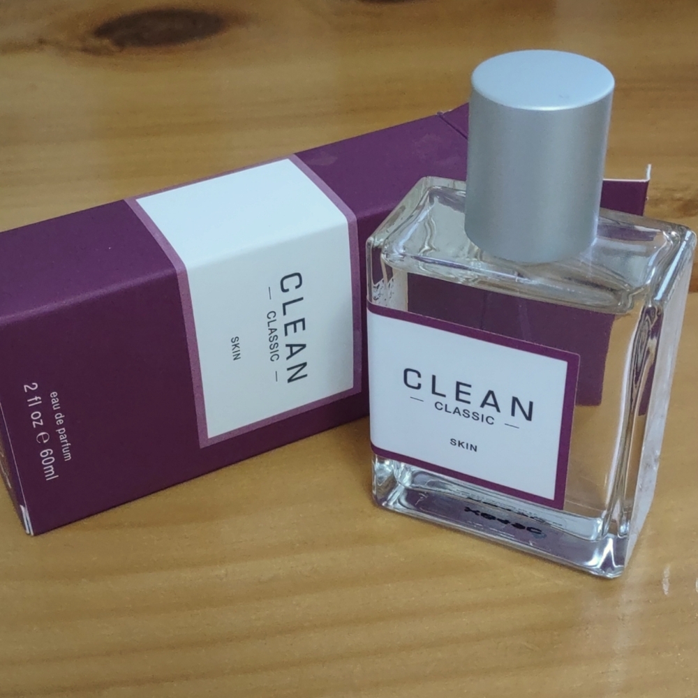 NWOT Clean Classic SKIN fragrance